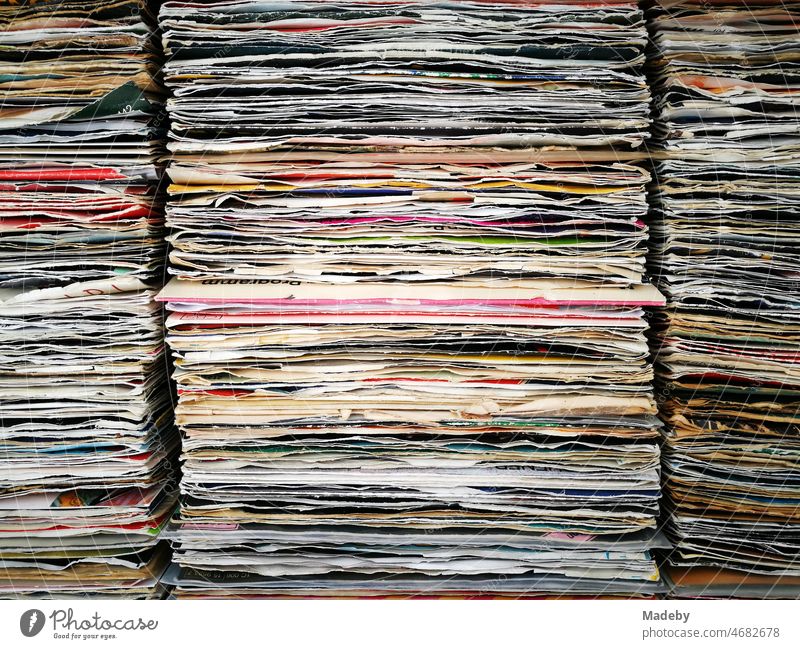 Crumpled paper sleeves with old vinyl singles and records at the flea market and flea market at the Golden Oldies in Wettenberg Krofdorf-Gleiberg near Giessen in Hessen