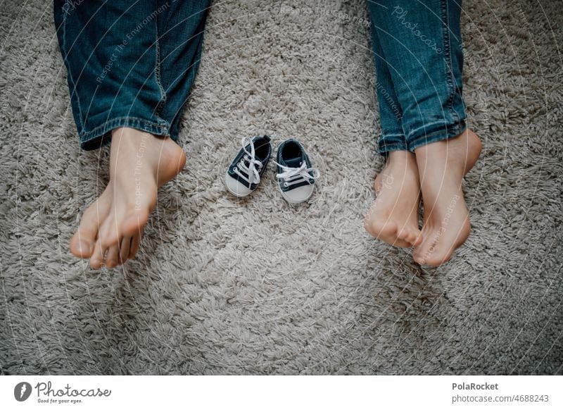 #A14# Offspring coming young generation junior training Result result-oriented Child Birth Family Feet up raise one's feet Feet together Legs Barefoot Lie