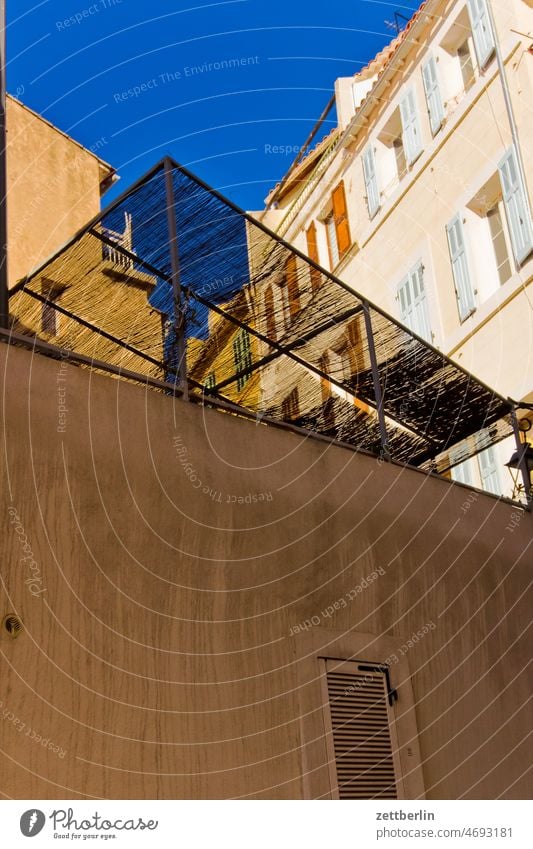 Marseille / sunshade over a backyard in the panier Old Old town Architecture holidays France Historic downtown Kiez la panier Medieval times Mediterranean sea