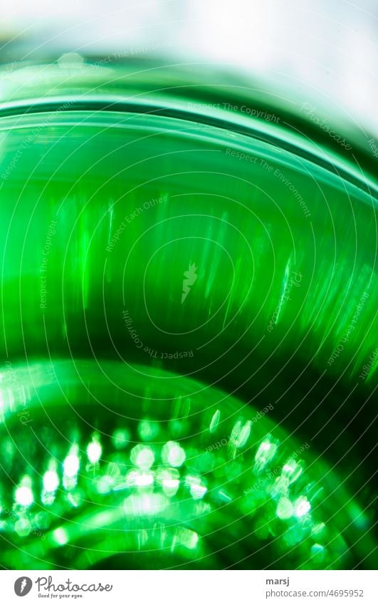 Green, indefinable, points of light. And yet it was quite simply a green drinking glass. Light (Natural Phenomenon) Experimental Glass Illusion