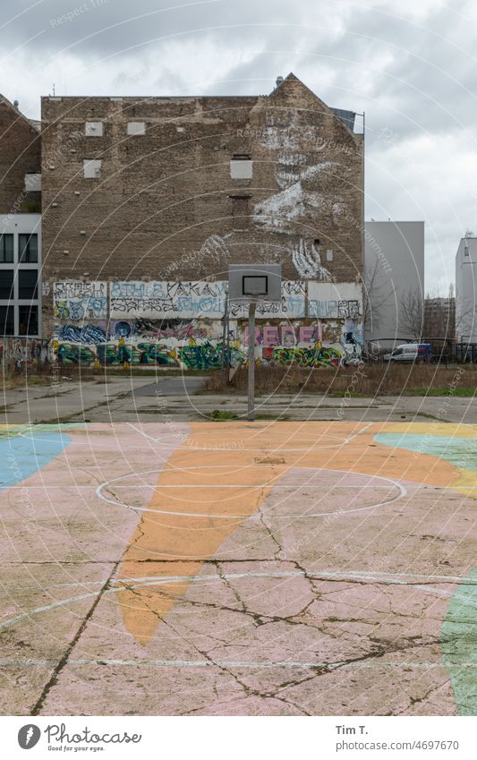 Basketball court Berlin Mitte Downtown Berlin Sports Courtyard Deserted Town Exterior shot Capital city Architecture Manmade structures Day Middle City Germany