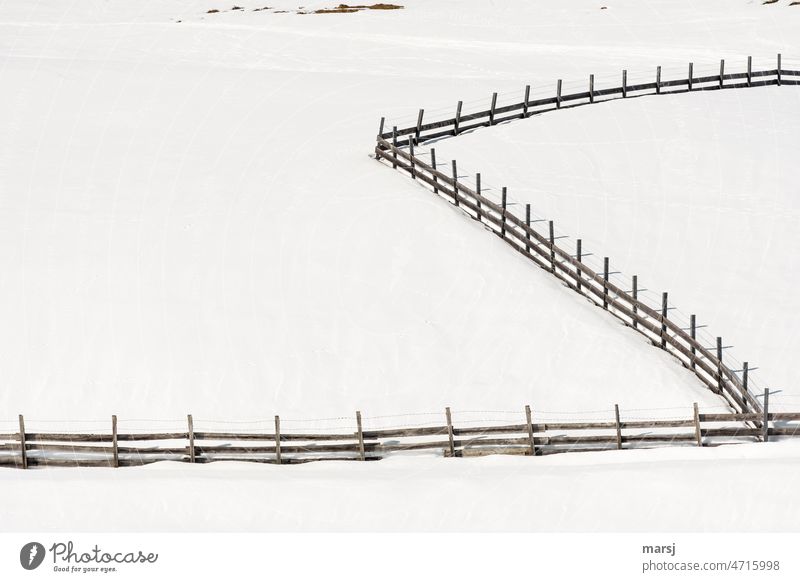 Wooden fence on snowy pasture, s-shaped. Exclusion Border Fence Safety Day Morning Loneliness Cold Old Simple Snow Winter Nature Barrier disconnect monotonous