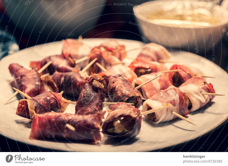 Olives wrapped in bacon skewered on toothpicks Bacon coat Antipasti Ham Finger food Delicacy swift Party Morsels Toothpick Meat Delicious nibble Plate Gourmet