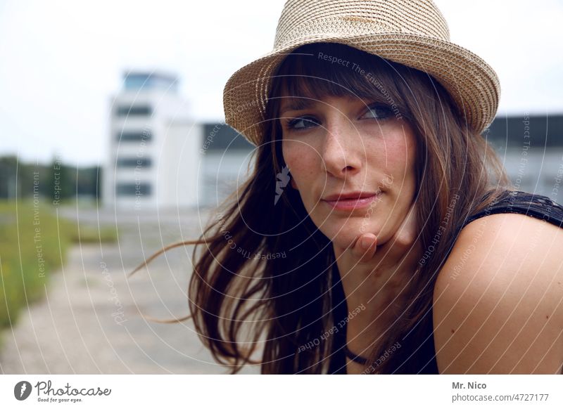 Woman with straw hat , look to the side Face Feminine Hat Long-haired Brunette Hip & trendy naturally pretty Authentic Observe portrait Building Congenial