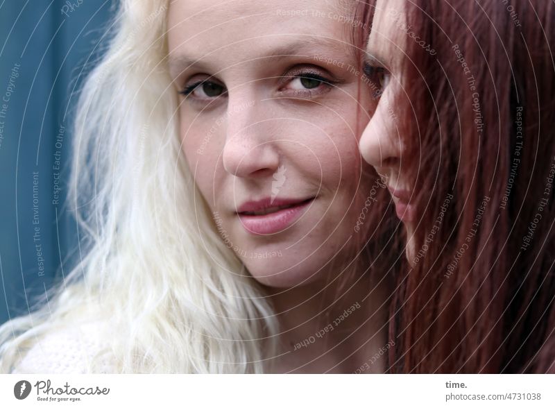 glances women two Long-haired Blonde Red-haired Looking ambiguous Friendship at the same time in common portrait Face Feminine view