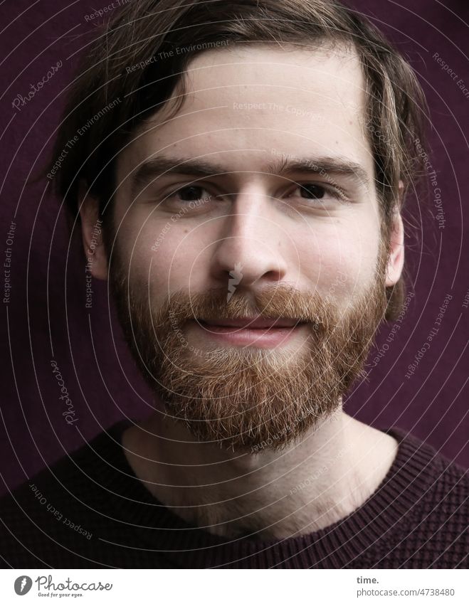 Man, sympathetic and friendly portrait kind Beard Red-haired Sweater Forward Open straight