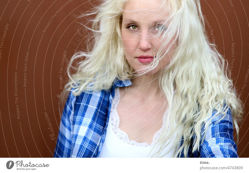 Woman in wind Blonde Curl portrait Shirt Checkered Looking look Looking into the camera Focus on Self-confident Feminine feminine windy
