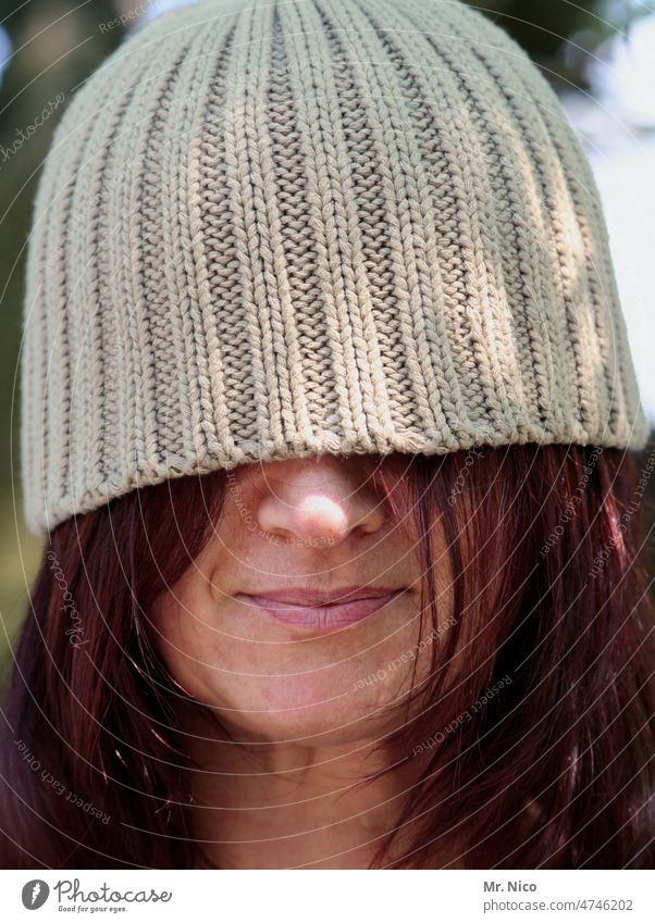 hiding place I detected at the tip of the nose Cap Face Woolen hat Lips Mouth Nose incognito Concealed Hide Anonymous Blind Camouflage Protection Fashion
