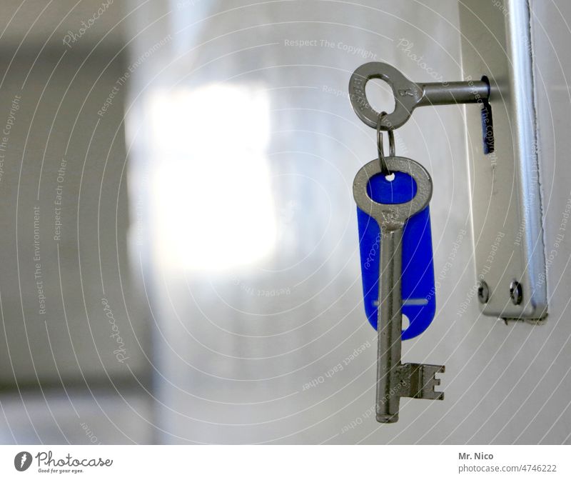 second key Key service Flat (apartment) Entrance Room door key experience Front door key Living or residing unlocked Close Undo Keyring Keyhole key scene