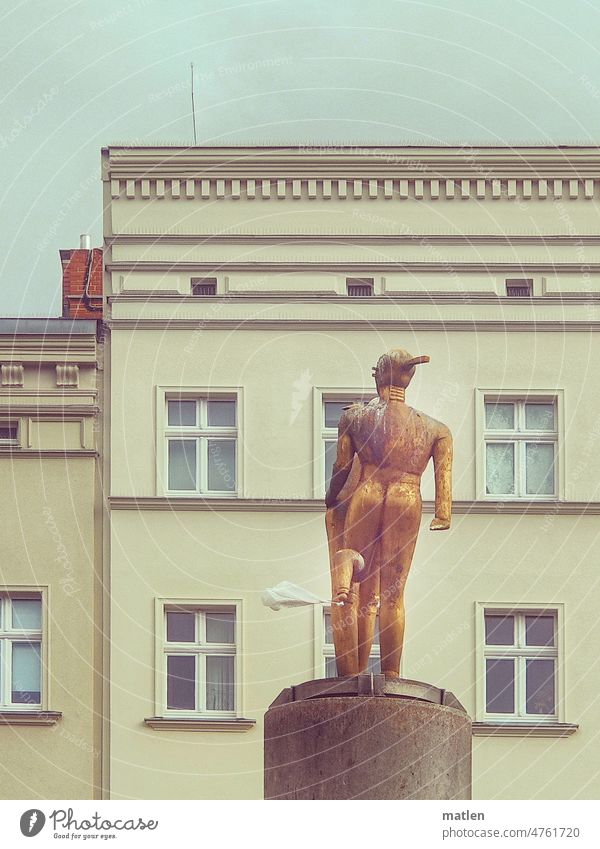 Sculpture Dancing at Hermannplatz with blowing plastic bag Berlin Kreuzberg Plastic bag House (Residential Structure) Sky gold-plated plastic waste Pedestal