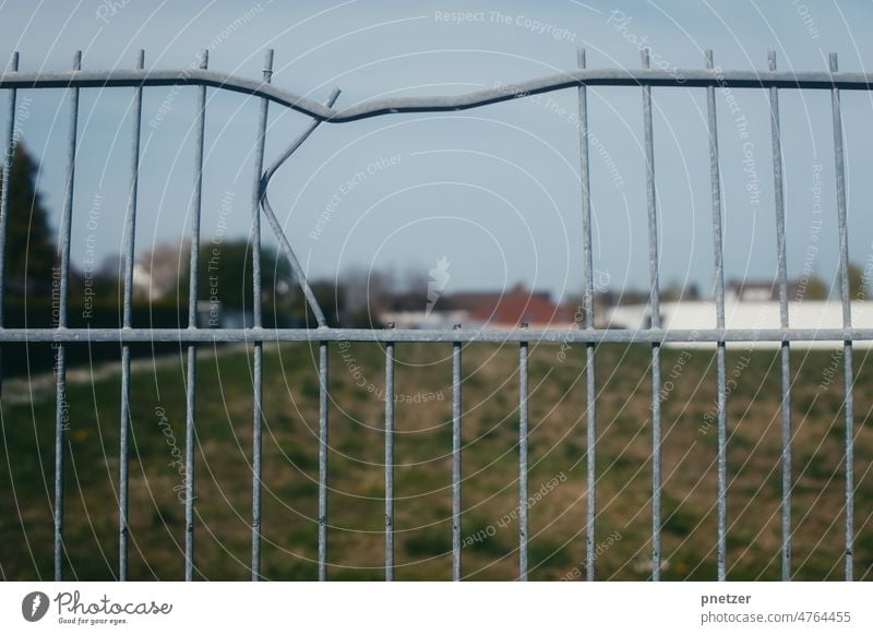 A hole in a fence Fence Hollow warped Field Divide Border Break-in collapse Bend Steel Wire Force Outskirts Intrude forbidden Safety Barrier Protection Metal