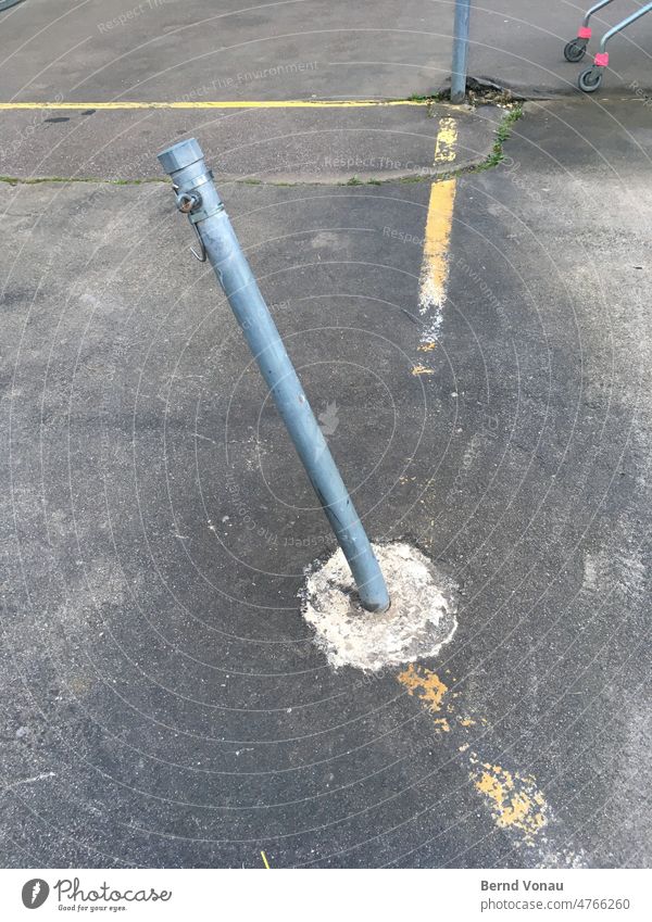full post Pole Metal post warped broken Parking lot Transport Asphalt Shopping Trolley SHOPPING Supermarket Structures and shapes Lane markings Yellow Gray