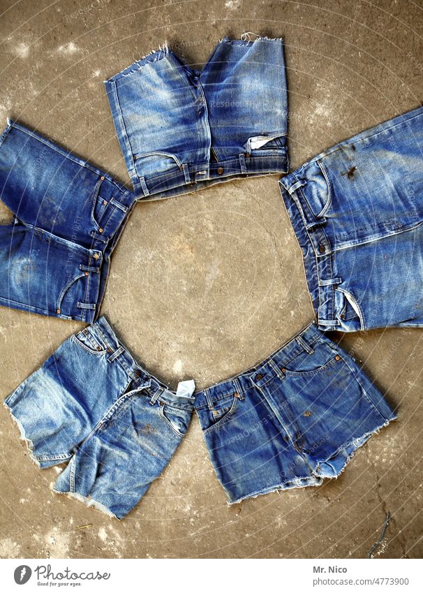 Hotpants Jeans Fashion Hot pants Wild Brash Cool (slang) Crazy Lifestyle Shorts Hip & trendy floor Clothing Pants Washing day Dirty laundry Circle Blue