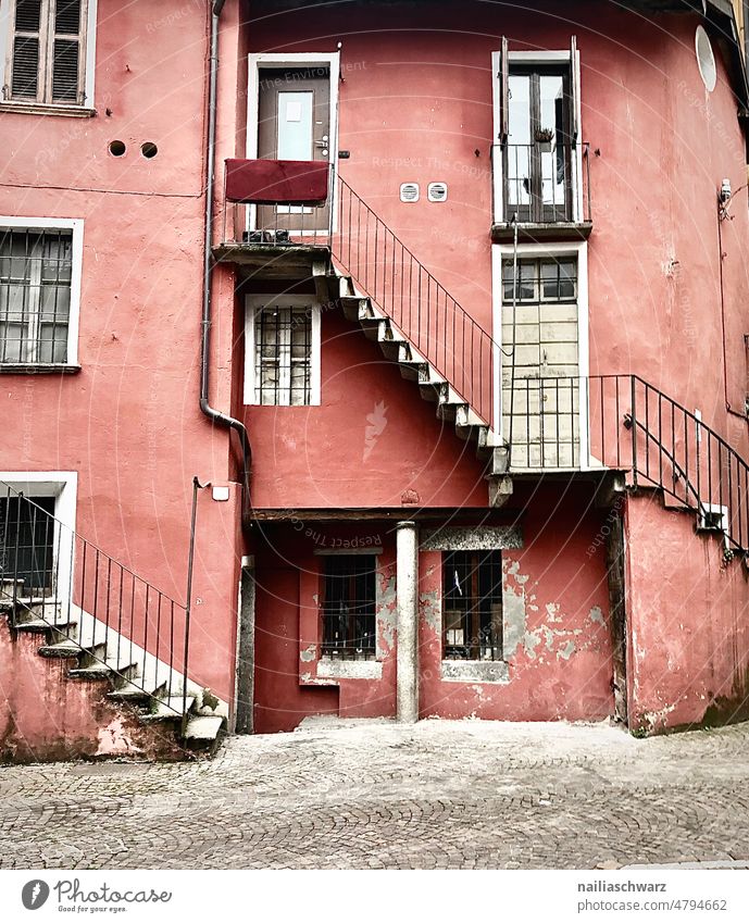 façade Facade step stair treads Italy Old Exterior shot Old building Pink Building House (Residential Structure) downstairs upstairs Staircase (Hallway)
