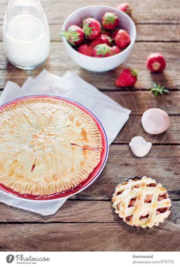 Strawberry Pie Food Dough Baked goods Candy Nutrition Delicious Sweet Cake Gateau Eggshell Milk Food photograph Wooden table Self-made Colour photo