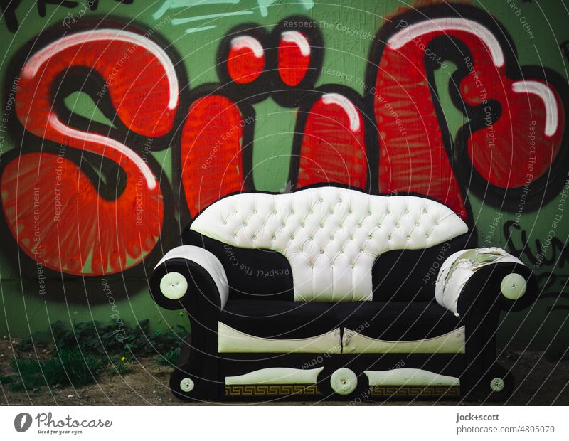 Kitsch knows no boundaries - extravagant sofa parked in front of pop cute Sofa Street art Word German Typography Graffiti Creativity Wall (building) Characters