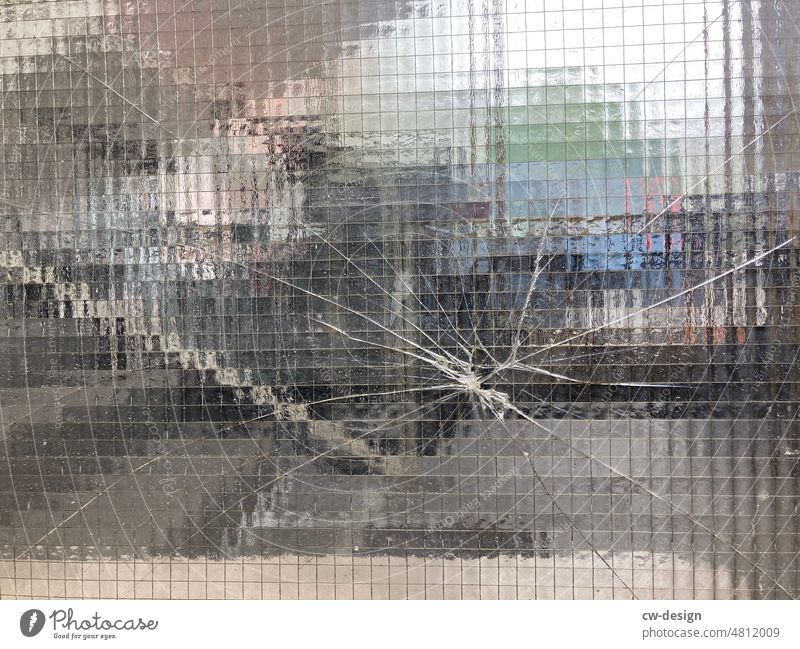 [hansa BER 2022] Anonymous in the Hansa Quarter anonymity Pane transparency Transparent Window Glass transparent Slice translucent Window pane Mysterious