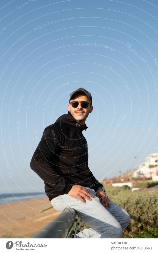 Sunny capture of a smiling man sunny Sunlight Sunbeam Sunglasses smile Smiley Smile picture smiles Smiley face Smiling smilingly smiling face smily photogenic