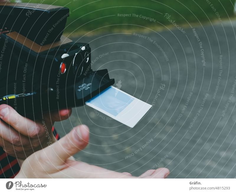[hansa BER 2022] Something is developing Polaroid instant film Instant camera Polaroid camera Photography Take a photo Colour photo Human being Analog Lifestyle