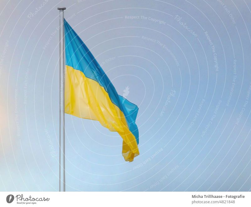 National flag of Ukraine Ensign Flag Flagpole flagpole Blow Judder Sky Sun sunshine country self-sufficient Europe Politics and state