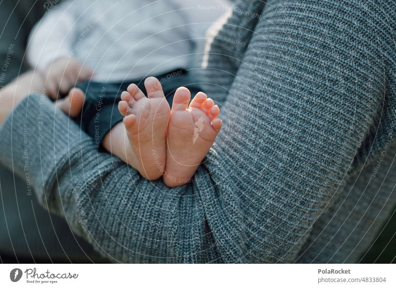 #A14# Ten toes Feet up Feet together raise one's feet Family Domestic happiness Family time Family planning family album Feet on the ground Baby baby feet