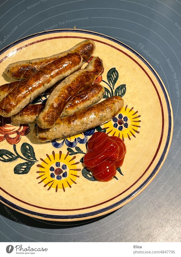 Plate with Nuremberg sausages and ketchup Nürnberger Rostbratwurst Grilled sausages Meat Bratwurst Ketchup Pork BBQ Small sausage Old Old fashioned Meat dishes