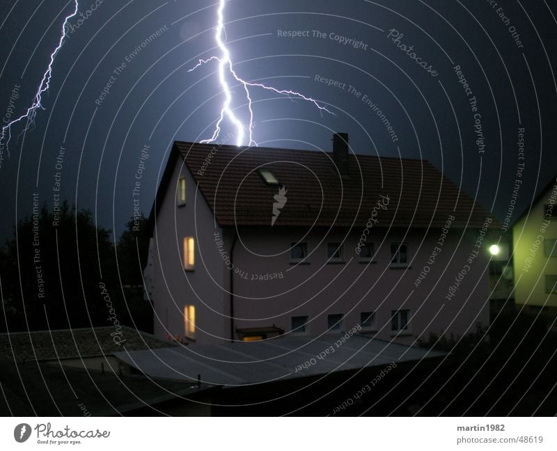 lightning strike Lightning Night House (Residential Structure) Storm Thunder and lightning
