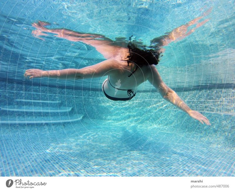 900 | weightless Leisure and hobbies Sports Aquatics Human being Feminine Boy (child) Woman Adults Body 1 30 - 45 years Emotions Moody Swimming pool