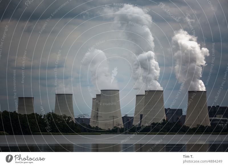 Coal power plant at cooling water pond Coal power station Colour photo exhaust gases Emission Climate change Chimney Environmental pollution CO2 emission