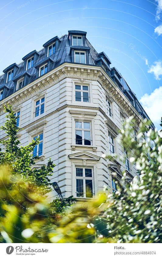 Apartment house in Hamburg with white facade Facade Building White Summer Sky Blue Architecture Town Manmade structures Window Exterior shot
