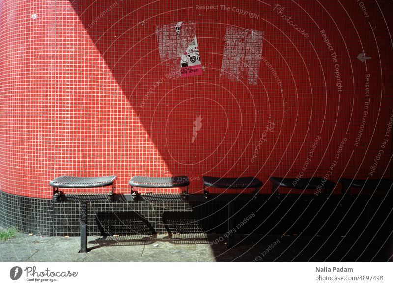 Place in the sun Analog Analogue photo Colour Colour photo Seat Bench Mosaic Red Sun Shadow Fehrbelliner Square Black Gray Line diagonal Exterior shot Deserted