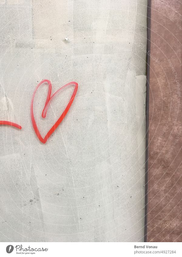Heart on glass Glass Store premises Vacancy Closed Graffiti Love Spontaneous Red White Facade Brown Symbols and metaphors Felt-tipped pen tagged Spirited