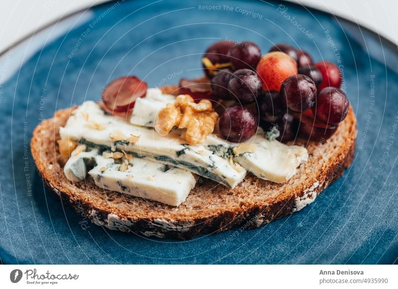 Toast with blue cheese and grapes toast walnut bread lunch breakfast fresh food sandwich creamy healthy sourdough gorgonzola vegetarian delicious snack gourmet