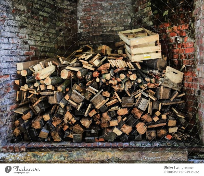 Wood stock diverse (AST 4) wood supply firewood wood beige Stack of wood Waste wood Supply Energy logs plywood wooden boxes Emergency stocks alternative energy