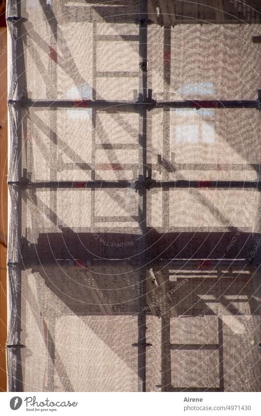What comes, what stays | behind the facade Facade Construction site Redevelop Screening Covers (Construction) seal off Scaffold secure tarpaulin Protection