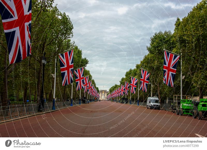 Preparations in the front of the Buckingham Palace for the Queen's Funerals 19th Oktober 70 years queen 8th September 2022 96 years old Elisabeth II England