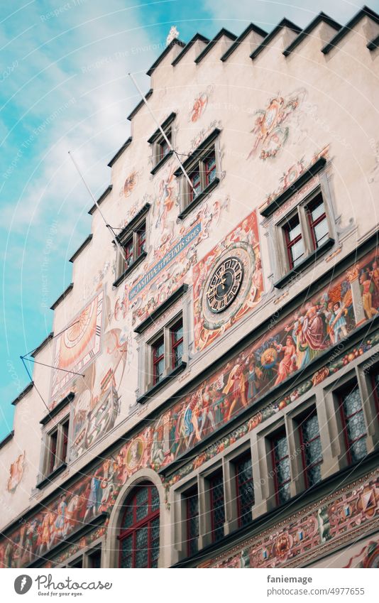 Rathaus Lindau Gemälde bemalt historisch GEbäude Kunst blauer Himmel Wolken türkis kräftige Farbe Hauswand Fassade Bodensee Stadt urban