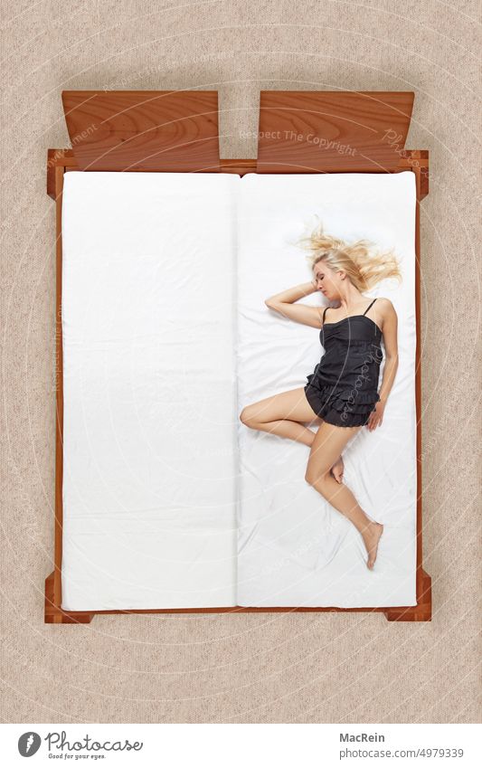 Woman sleeping in bed 20 2525 20-25 old on one's own rest Bed Beds Sheet Bedclothes Blonde doze relax Figure whole body full body view Full-length dessus