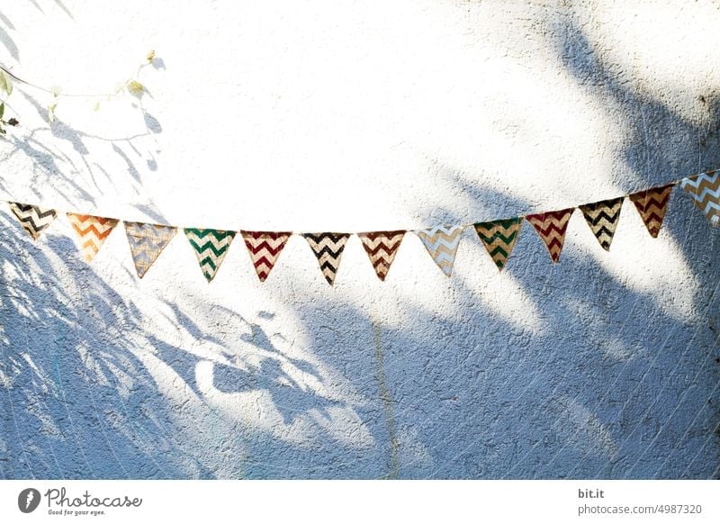 proverbial ... l ... always along the wall ... Wall (building) pennant Flag flag Decoration pennant chain Feasts & Celebrations Happiness Hang Party variegated
