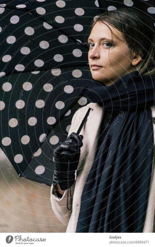 [HH Unnamed Road] Portrait of a young woman with umbrella Calm Emotions Beauty Photography Dream Fashion pretty Lifestyle Esthetic Style Mysterious naturally