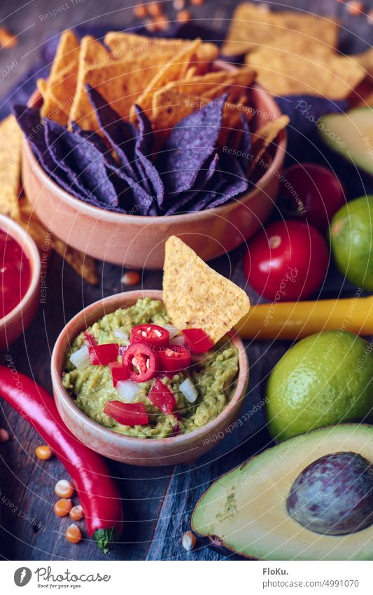 Tortilla chips with guacamole Tortille Food Avocado Healthy Fresh Delicious Meal Kitchen Vegetable Tasty Organic Nutrition vegetarian Component Diet naturally