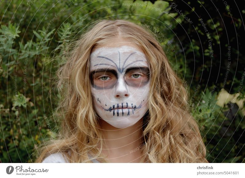 Girl creepy make up Child eschminkt Make-up colors carnival Carnival Hallowe'en Creepy Face Human being portrait Death Eyes Woman Mask Fear Dark Dread dead