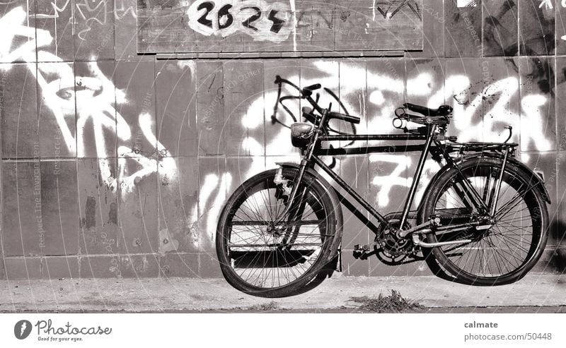 - old wire - Bicycle Means of transport Old sprayed facade graffiti 2624