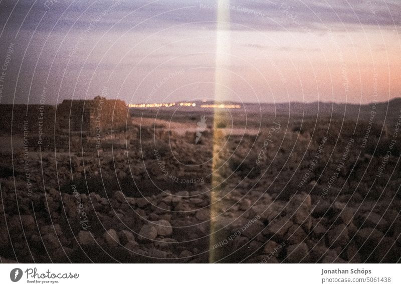 Landschaft in Israel Film Isreal Korn Naher Osten Reisefotografie Reisen Sommer Süden Wüste analog landschaft Lightleak Abenddämmerung Dämmerung abend