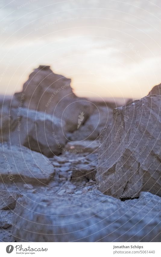 Steine in Landschaft in Israel Film Isreal Korn Naher Osten Reisefotografie Reisen Sommer Süden Wüste analog landschaft fels Gestein Dämmerung Abendsonne Natur