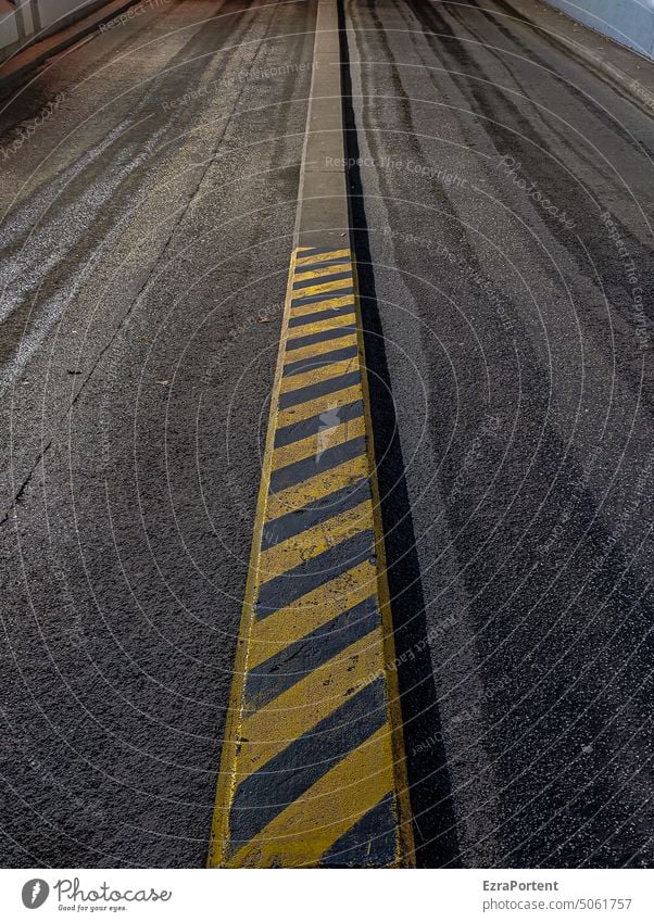 | drive Asphalt mark esteem Tracks lines Parking garage Street Lane markings Gloomy Dark Black Yellow Orientation