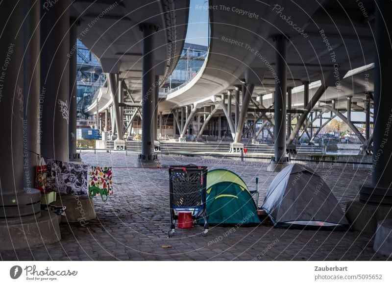 Tents, a shopping cart and a clothesline under the tracks of the main station - poverty in Berlin Poverty absconded Homeless chill spend the night