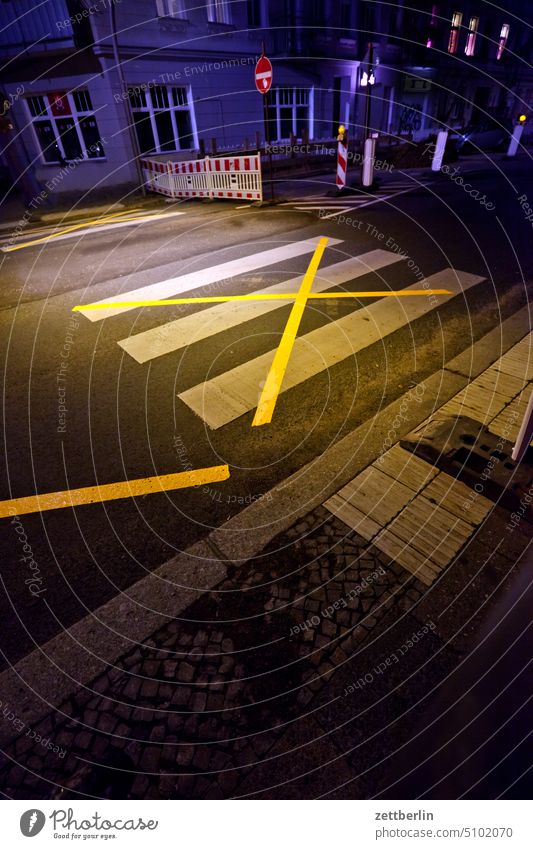 Crosswalk (crossed out) Turn off Asphalt car Corner Lane markings Driving locomotion Pedestrian crossing Direct Canceled Main street Clue edge Crucifix Curve