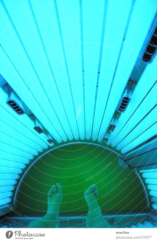 The Solarium Tanning bed Sunbathing Sunlight Brown Light Summer Turquoise Green Wellness Relaxation Woman Artificial light Neon light Cosmetics Skin color