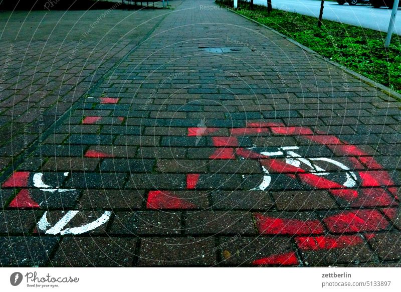 Diffuse bike path Road marking off tip Bicycle Cycle path Street Direction cycle path Wheel Orientation Navigation Line Clue Lane markings Muddled havoc Asphalt